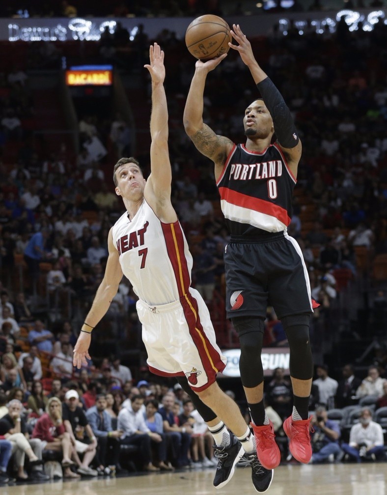 湖球场比作 湖球场比作