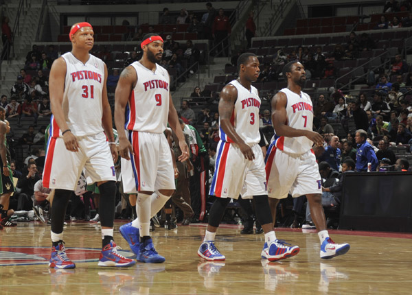 他的角色更 他的角色更